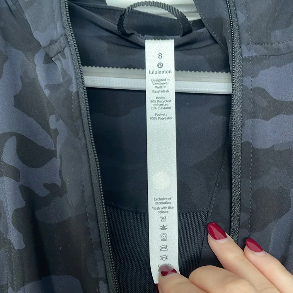 Women’s Lululemon Dark Camouflage Zip-Up Hooded Rain Jacket